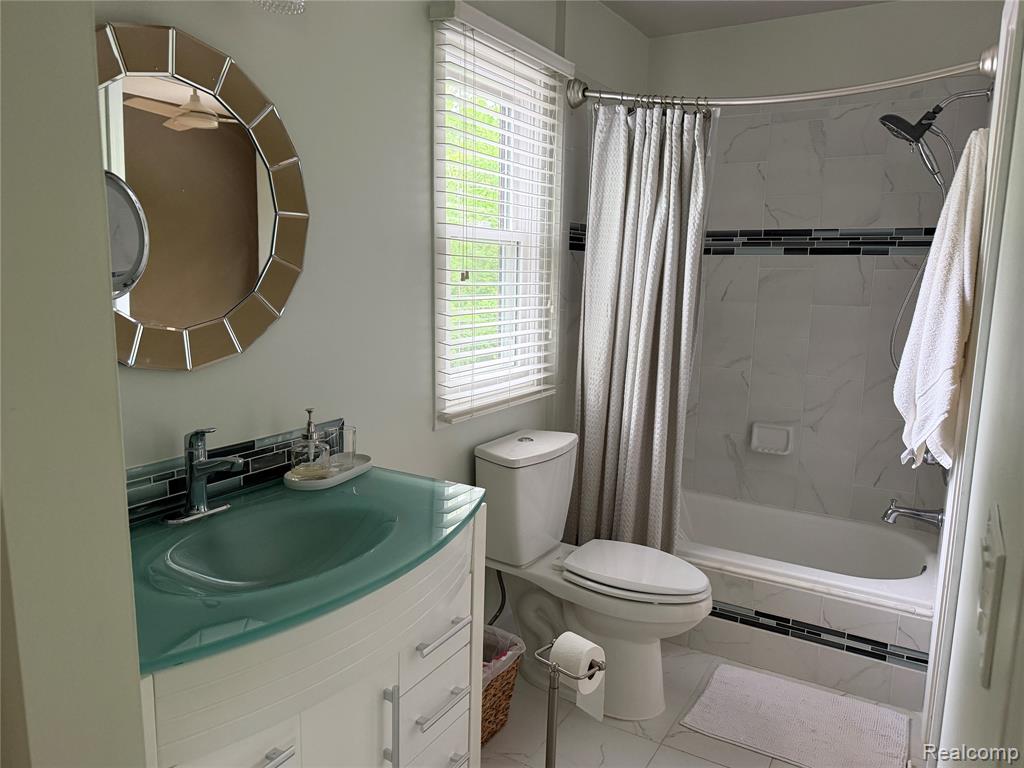 5589 Loveland Street, West Bloomfield, MI — Photo 15