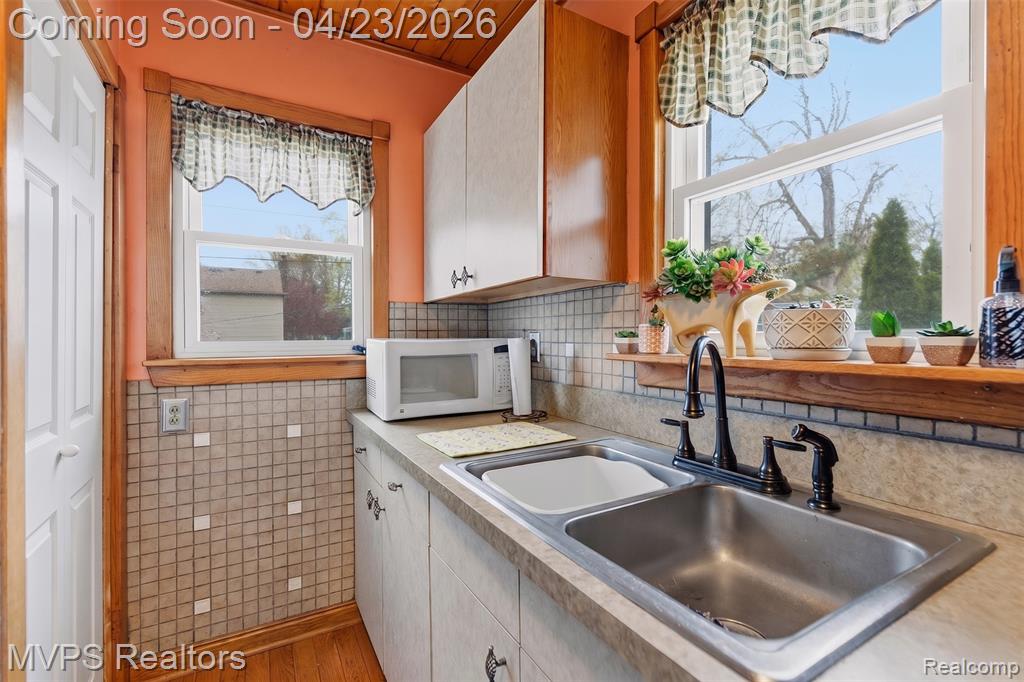 907 Batavia Avenue, Royal Oak, MI 48067 — Photo 12