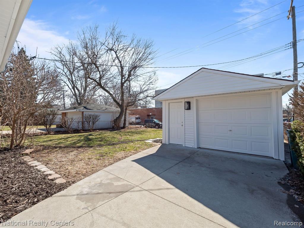 8875 KENBERTON Drive, Oak Park, MI 48237 — Photo 3