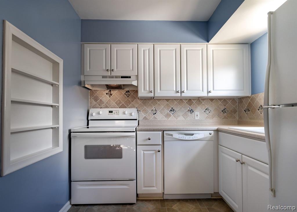 569 Chippewa Street, Mount Clemens, MI 48043 — Photo 10