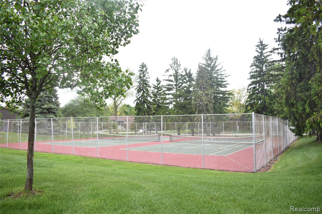 2073 BORDEAUX Street, West Bloomfield, MI 48323 — Photo 44