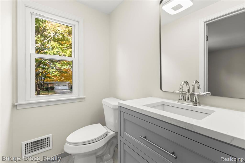 17537 Roseland Boulevard, Lathrup Village, MI 48076 — Photo 28