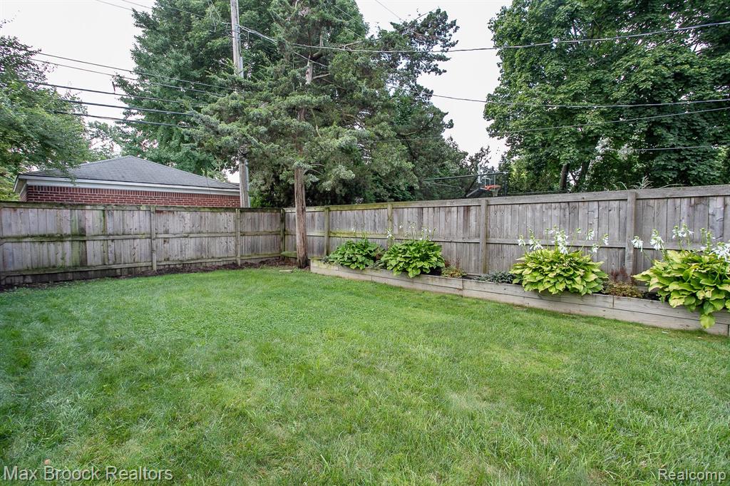 10475 Vernon Avenue, Huntington Woods, MI — Photo 60