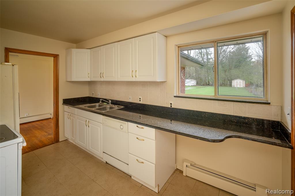 6886 E Nashway, West Bloomfield, MI — Photo 9