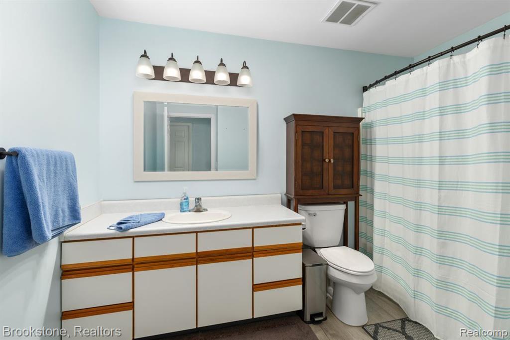 5807 CROSSWINDS Drive, 24, Norton Shores, MI 49444 — Photo 10