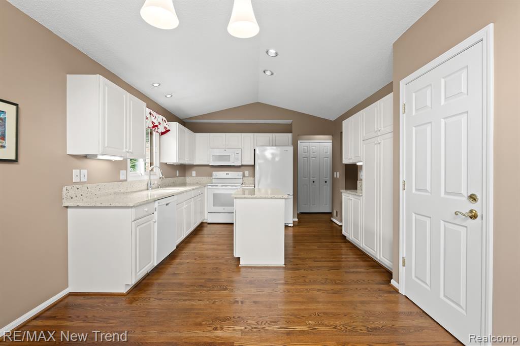 35163 KNOLLWOOD Lane, Farmington Hills, MI 48335 — Photo 19