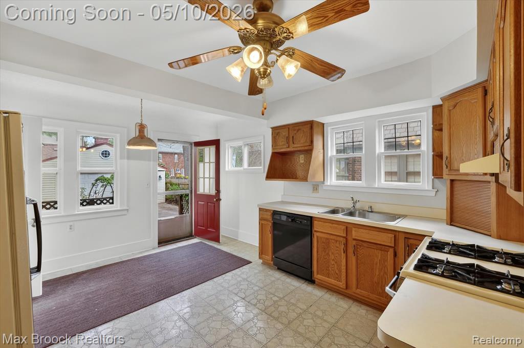 642 W Maplehurst Street, Ferndale, MI 48220 — Photo 23