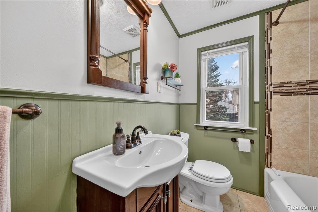 3047 Cumberland Road, Berkley, MI 48072 — Photo 11
