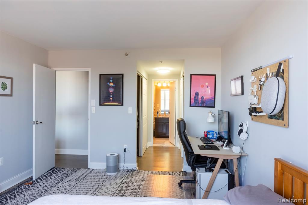 250 E HARBORTOWN Drive, 32-406, Detroit, MI 48207 — Photo 12