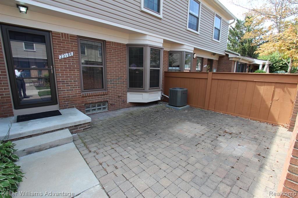 22180 Pondview, Novi, MI — Photo 4