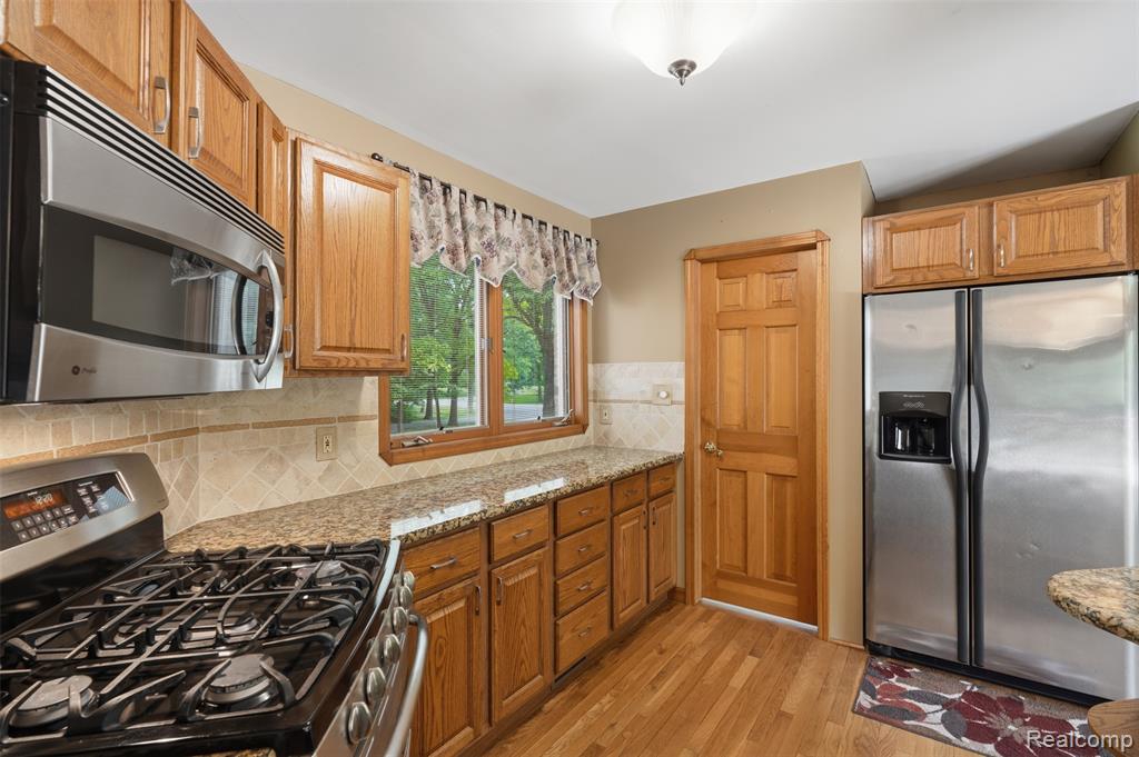 27967 Galien Drive, South Lyon, MI 48178 — Photo 16