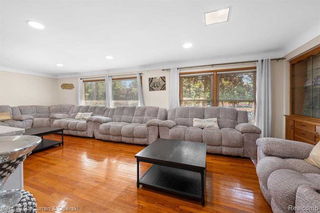 730 WOODCREST Drive, Dearborn, MI 48124 — Photo 5