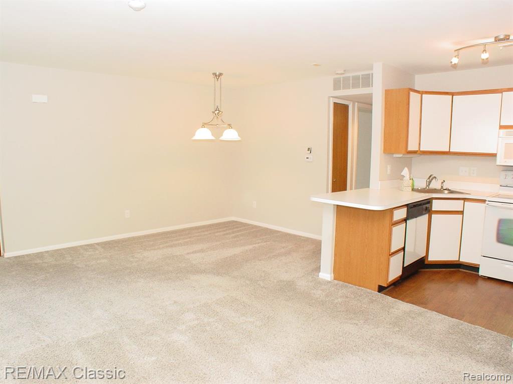 42776 LILLEY POINTE Drive, 171, Canton, MI 48187 — Photo 10
