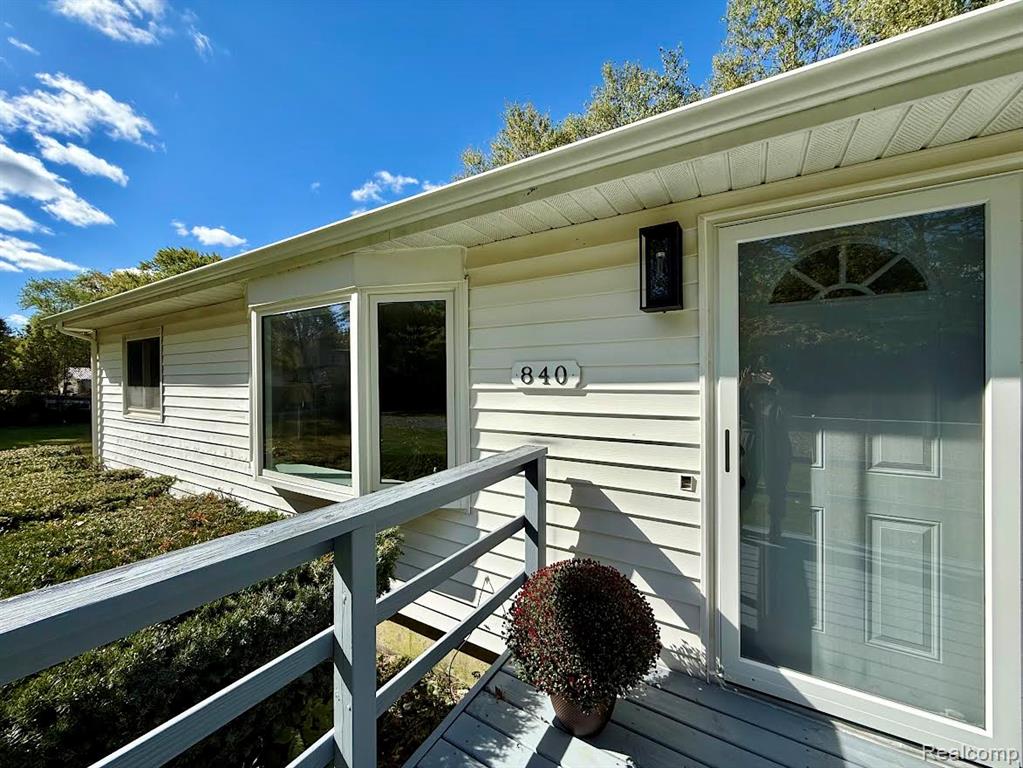 840 Laird Street, Lake Orion, MI 48362 — Photo 2
