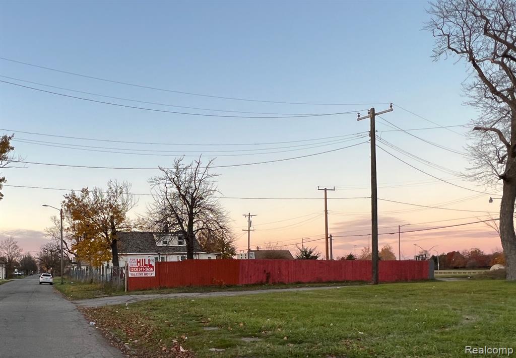 9060 DELMAR Street, Detroit, MI 48211