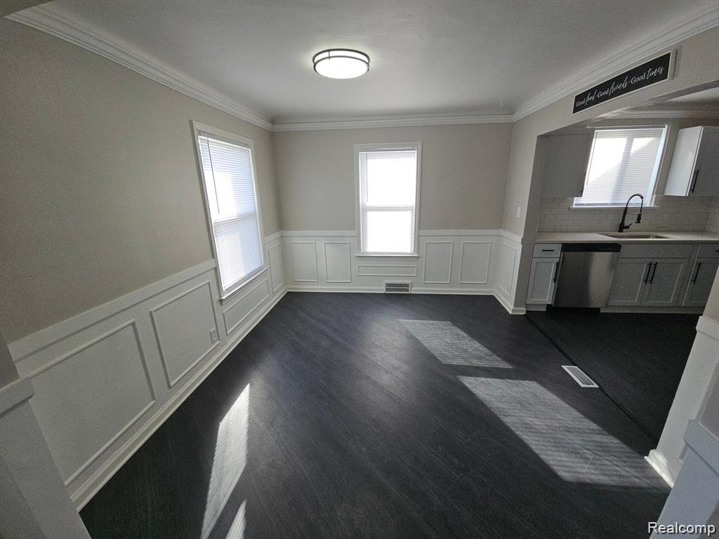 20300 ELKHART Street, Harper Woods, MI 48225 — Photo 4