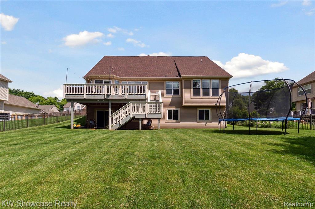 540 NAPA VALLEY Drive, Milford, MI 48381 — Photo 32