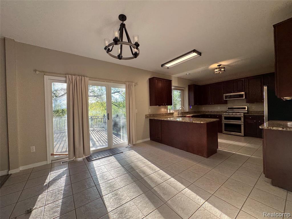 4239 Arcadia Drive, Auburn Hills, MI 48326 — Photo 8