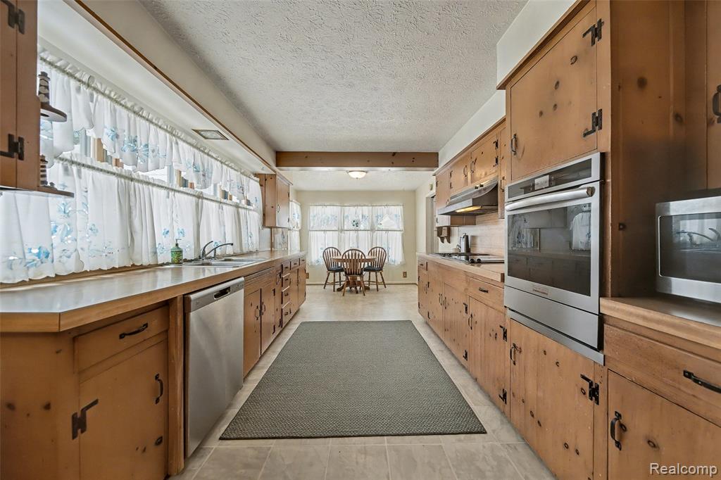 11849 Four Lakes Drive, South Lyon, MI 48178 — Photo 12