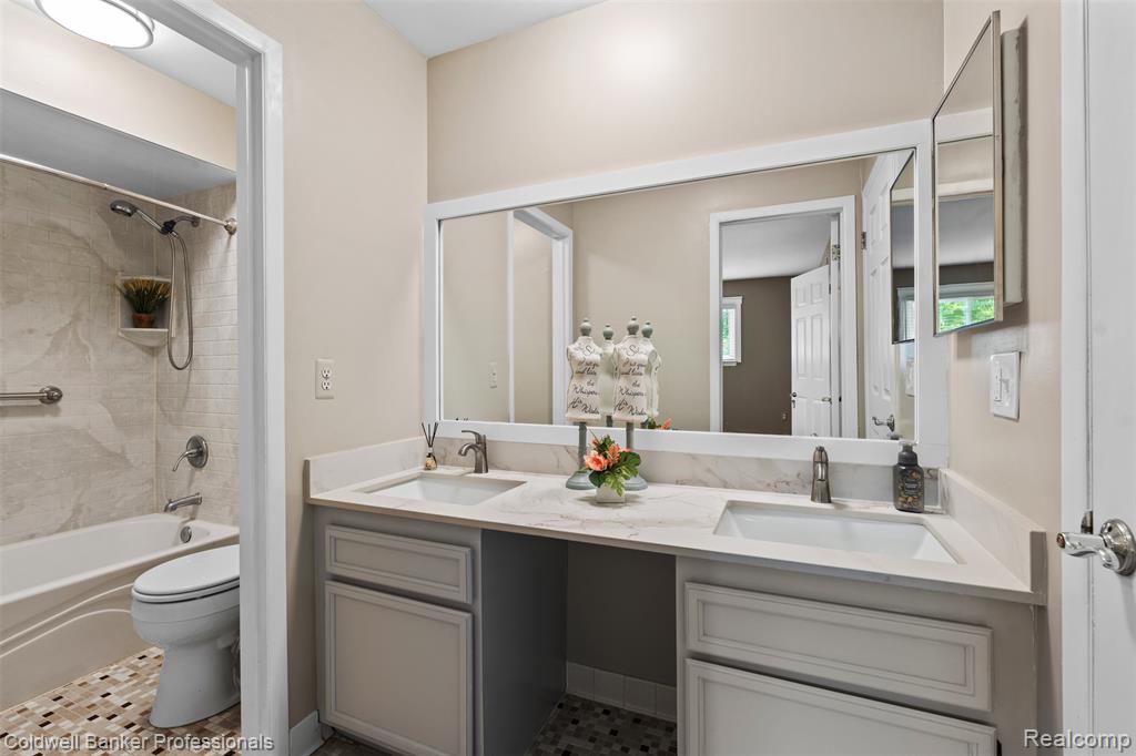 829 Glenulline Drive, Canton, MI 48187 — Photo 27