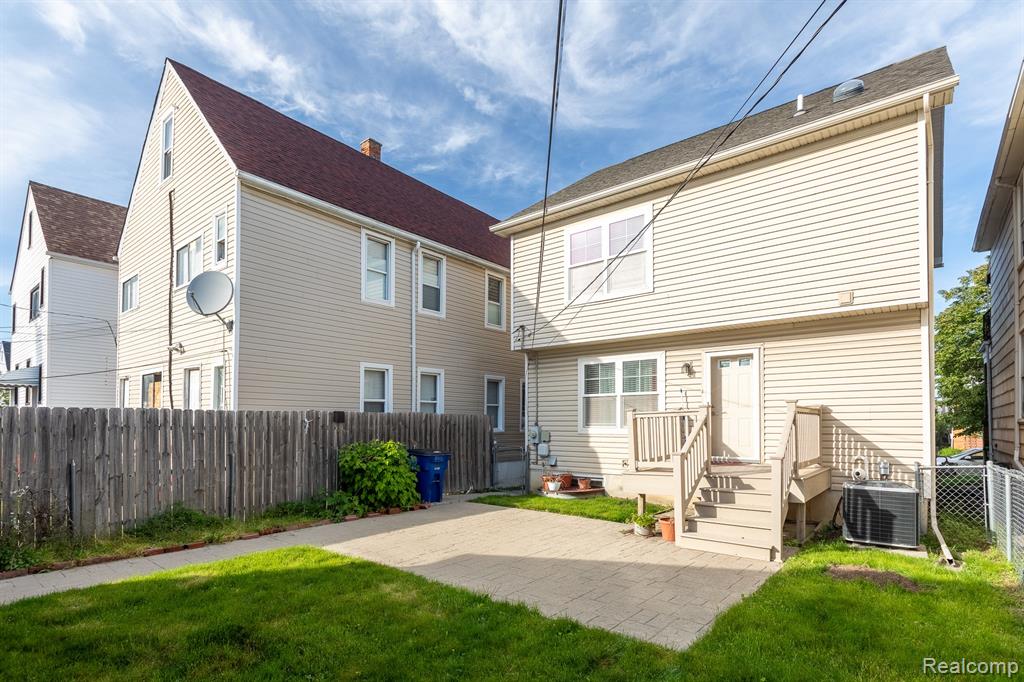 9345 Mitchell Street, Hamtramck, MI 48212 — Photo 21