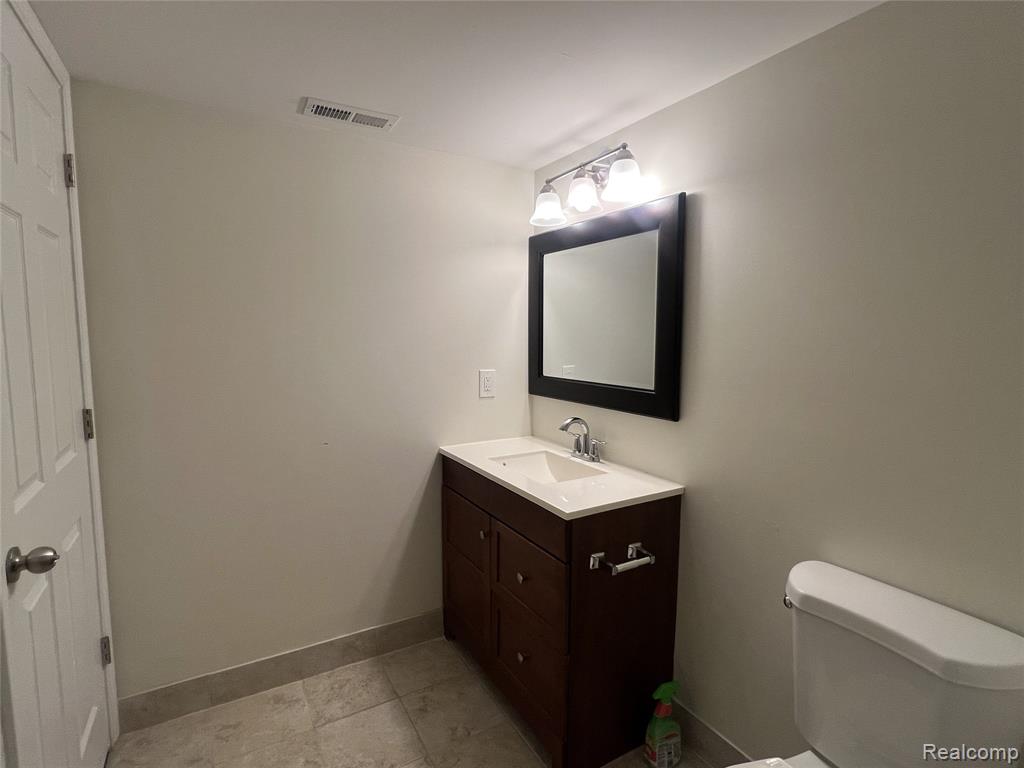6161 Elarz Drive, Troy, MI 48085 — Photo 24
