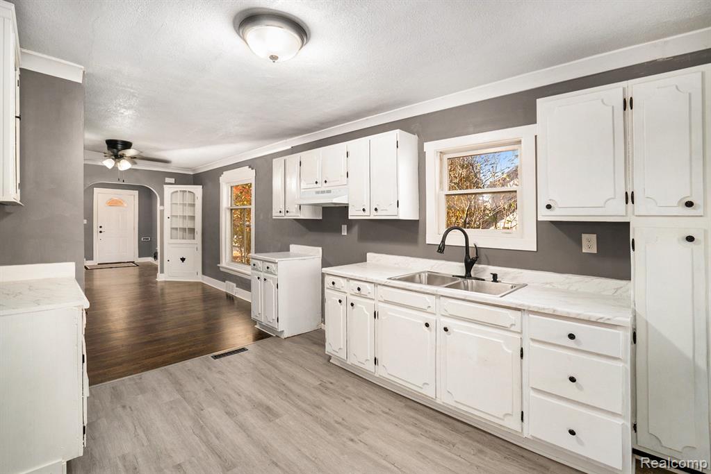407 E Elizabeth Street, Fenton, MI 48430 — Photo 10