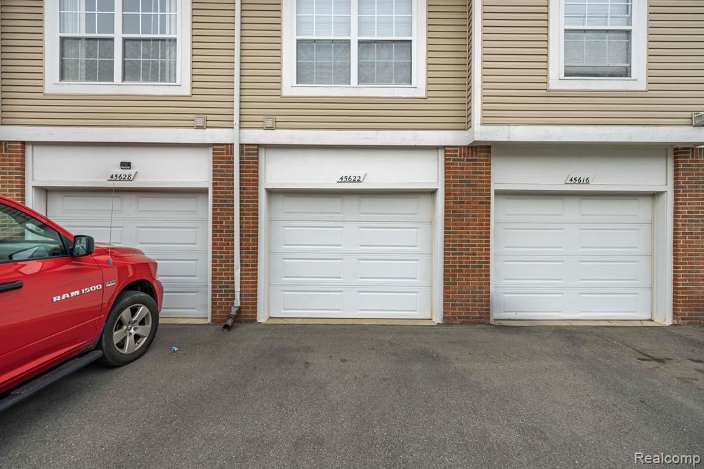 45622 WARWICK Drive, Macomb, MI 48044 — Photo 4