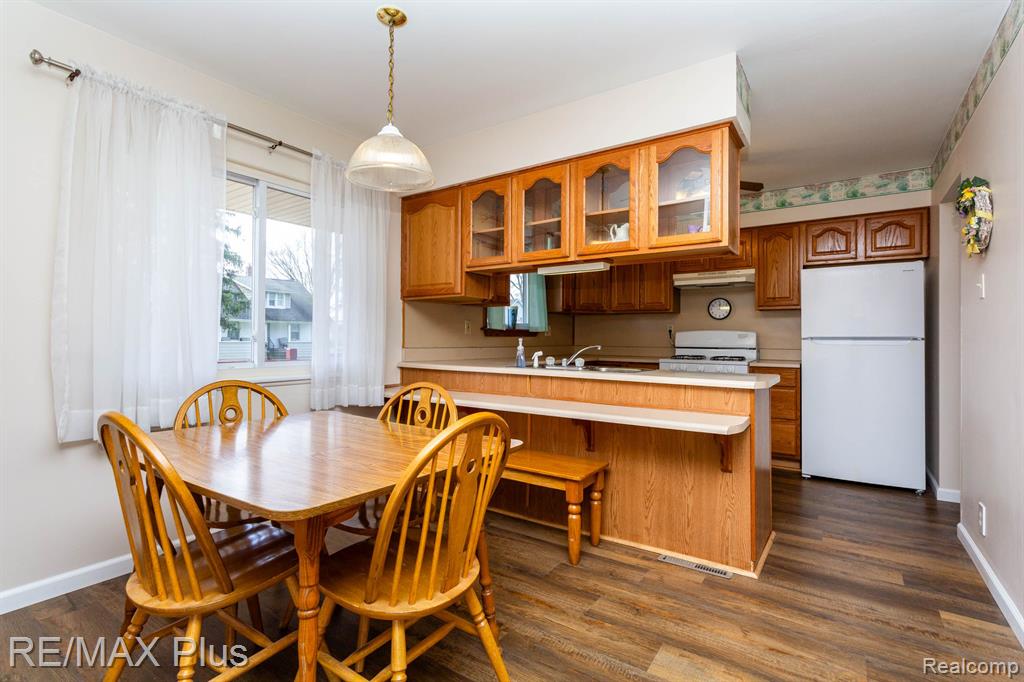 642 TURRILL Avenue, Lapeer, MI 48446 — Photo 9