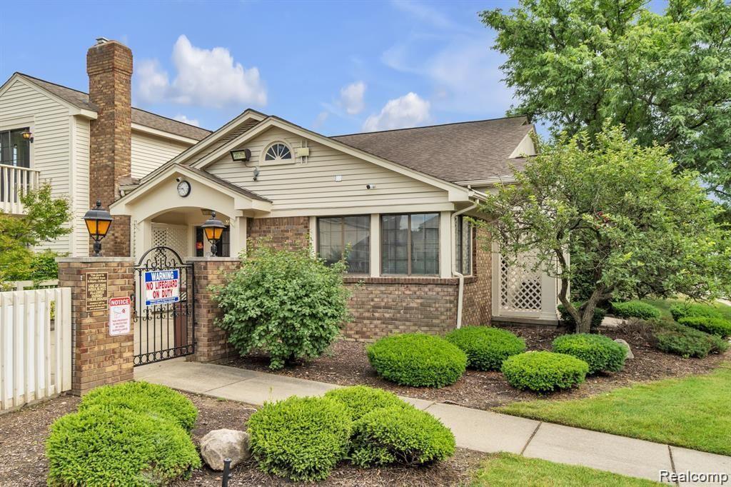 7158 PEBBLE PARK Drive, West Bloomfield, MI — Photo 45