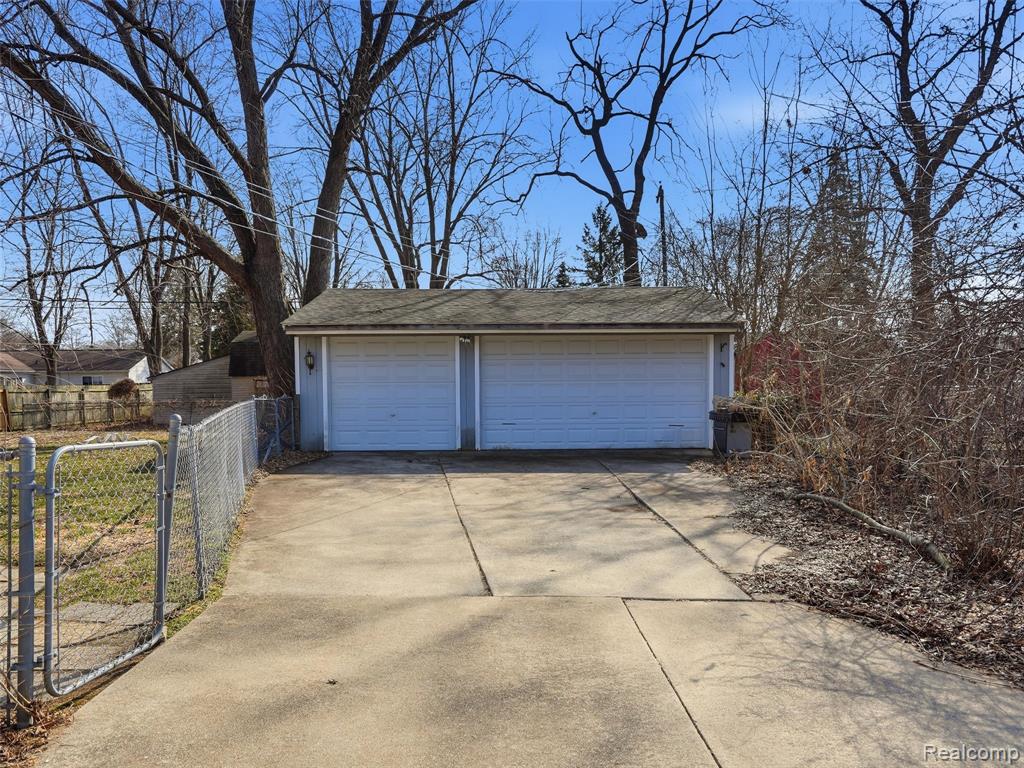 8568 Janis Street, Shelby Twp, MI 48317 — Photo 32