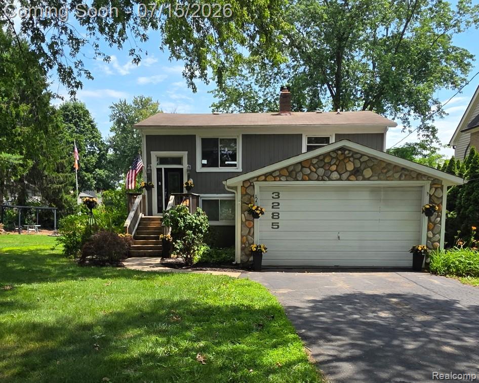 3285 Mapledale Street, Commerce Twp, MI 48382