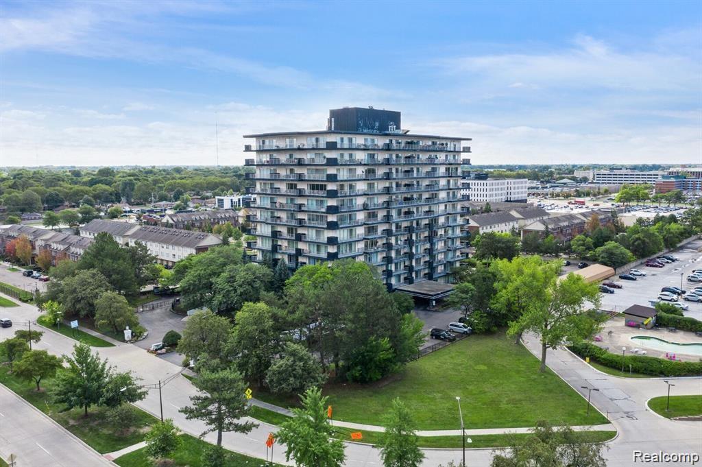 15801 Providence Drive, 9A, Southfield, MI 48075