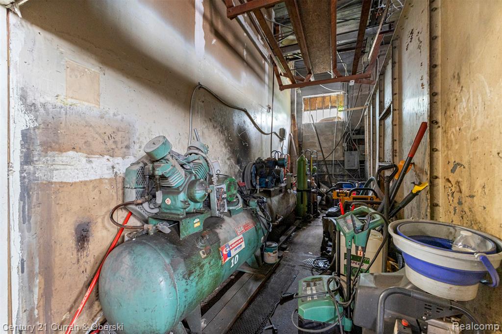 8301 W Chicago, Southgate, MI 48204 — Photo 11
