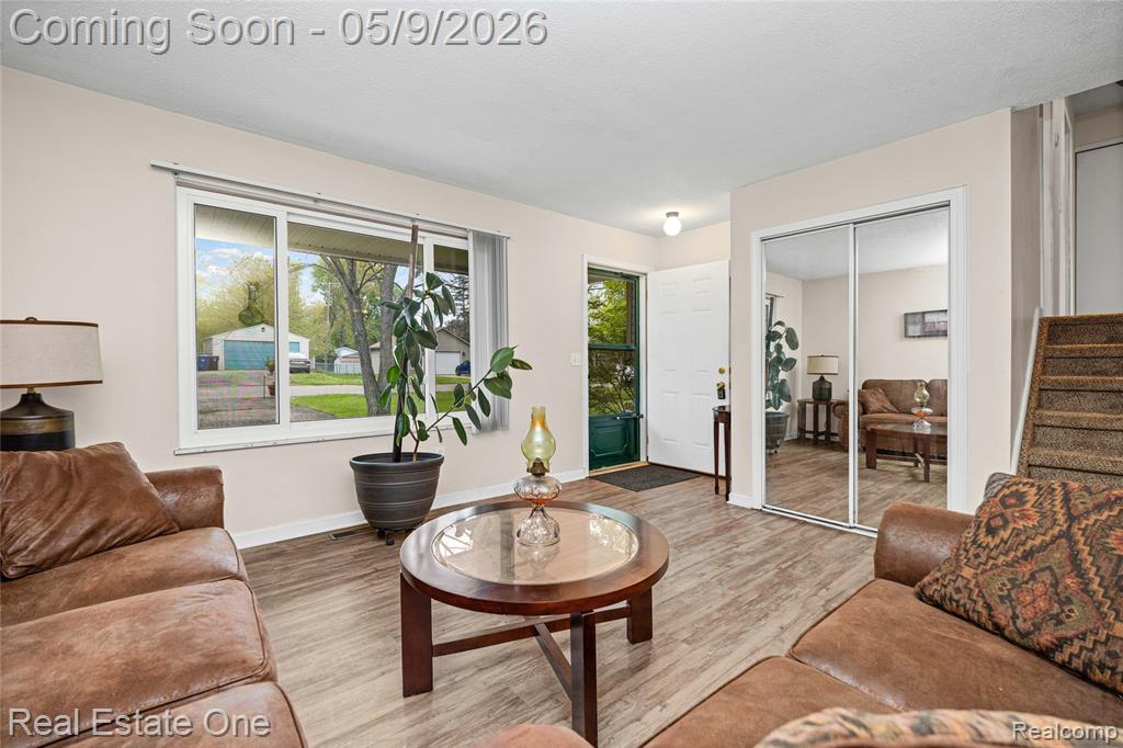 537 Woodbridge Circle, Waterford, MI 48327 — Photo 11