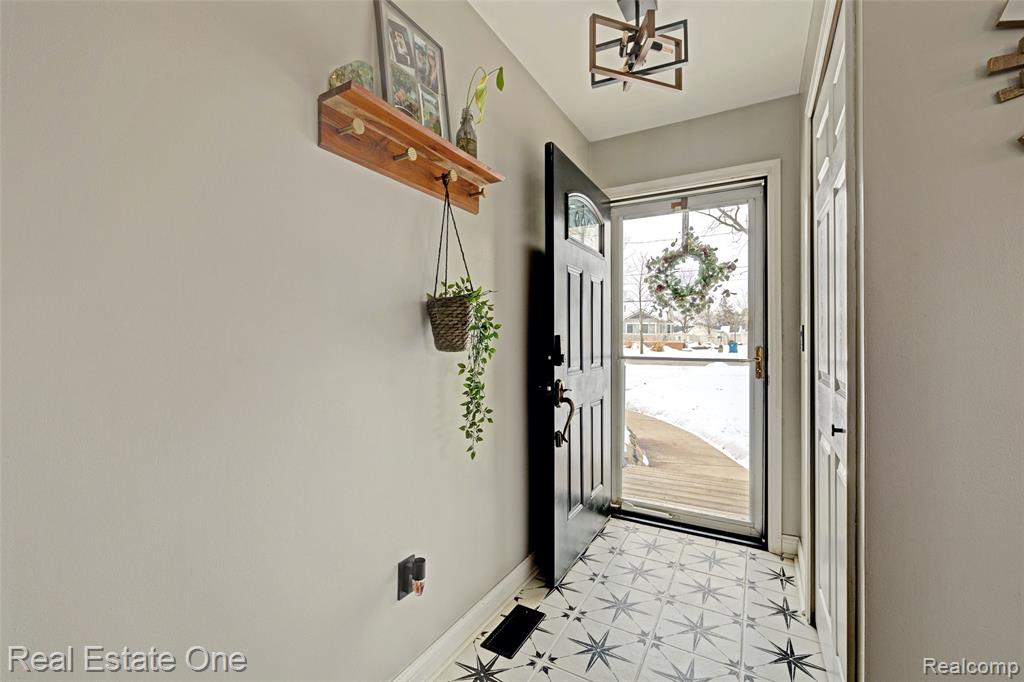 10147 Erie Street, Goodrich Vlg, MI — Photo 2