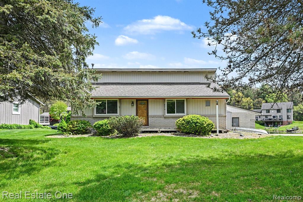 899 Rachelle Street, White Lake, MI — Photo 2