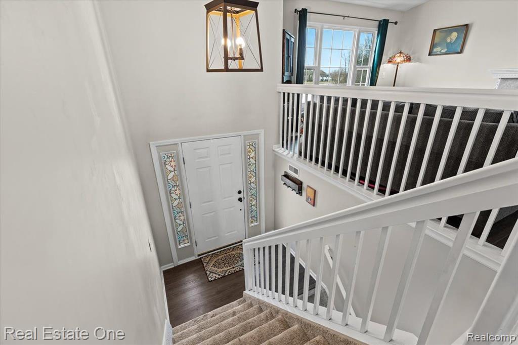 573 CARRIAGE HILL Drive, Fenton, MI 48430 — Photo 4