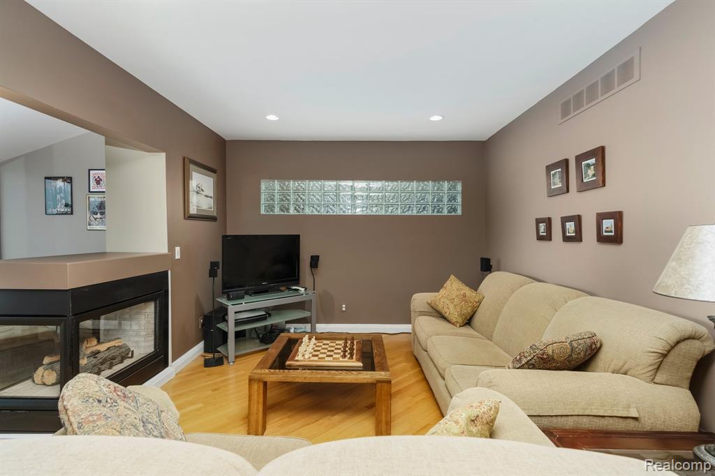 775 Lyle Drive, Waterford, MI 48327 — Photo 24