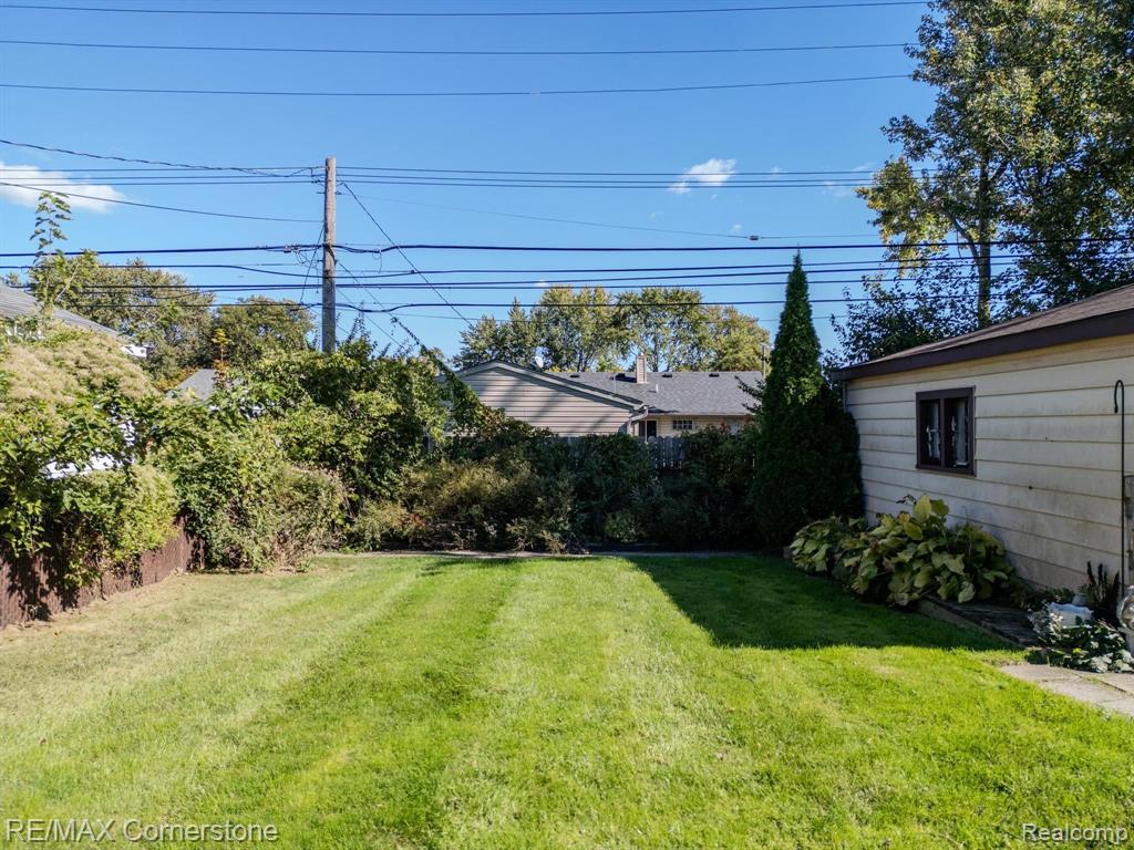 500 N LEONA Avenue, Garden City, MI — Photo 32