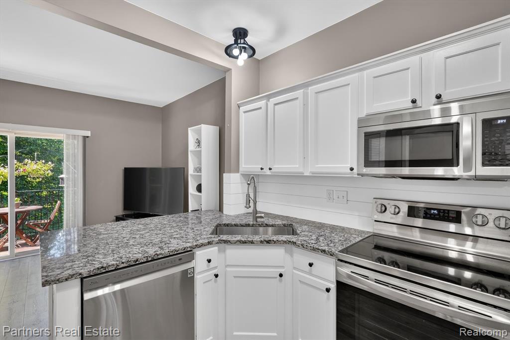 1617 Red Hickory Court, Howell, MI 48855 — Photo 15