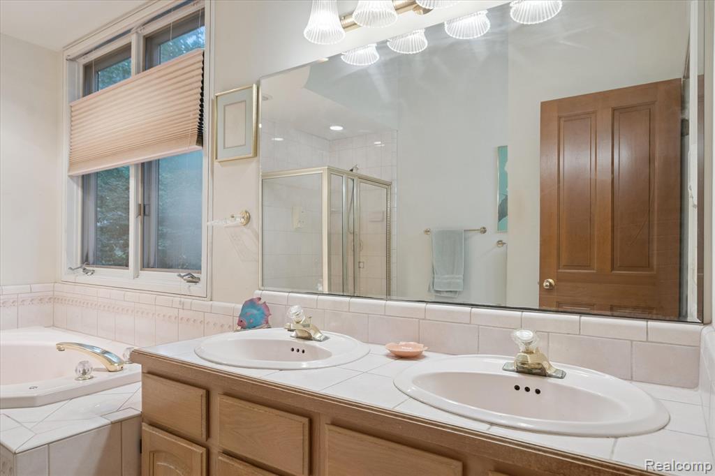 9724 Pine Valley Trail, Brighton, MI 48114 — Photo 29