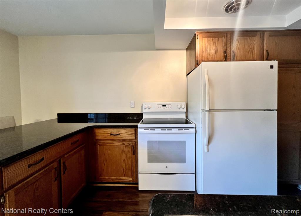 24584 BASHIAN Drive, Novi, MI — Photo 11