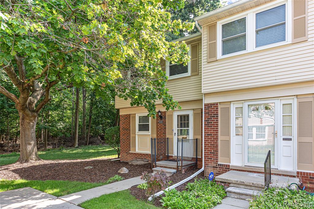 5232 Breeze Hill Place, Troy, MI 48098 — Photo 2