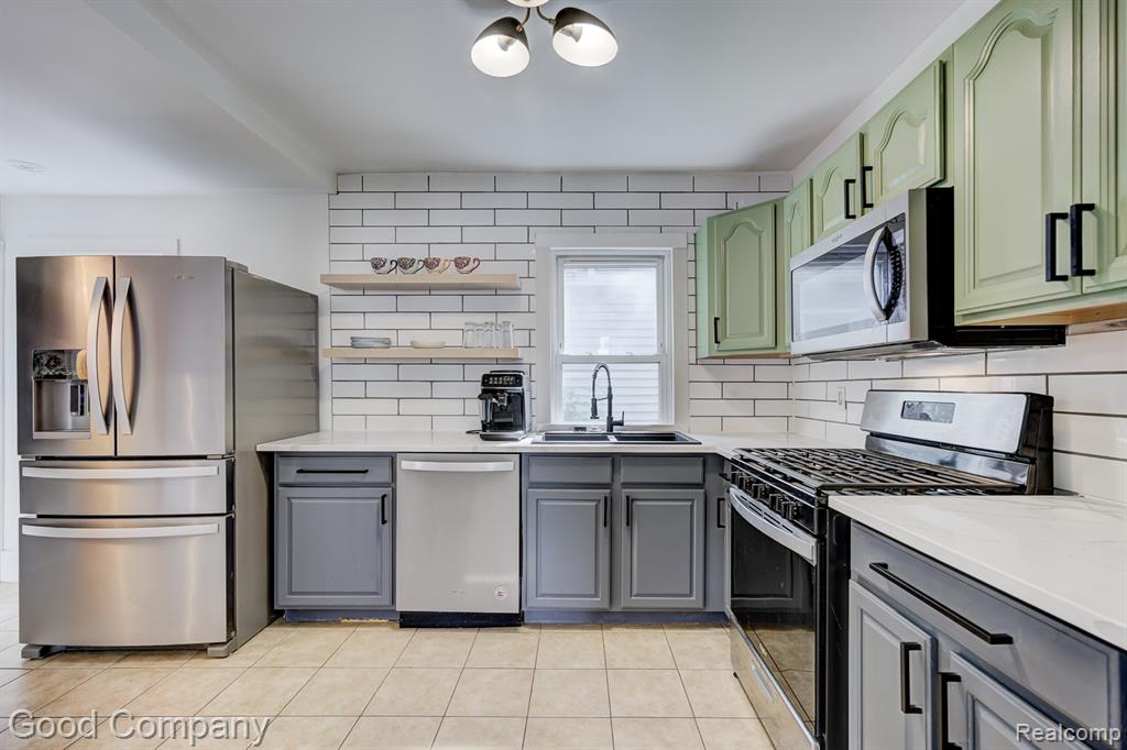573 E Oakridge Street, Ferndale, MI 48220 — Photo 9