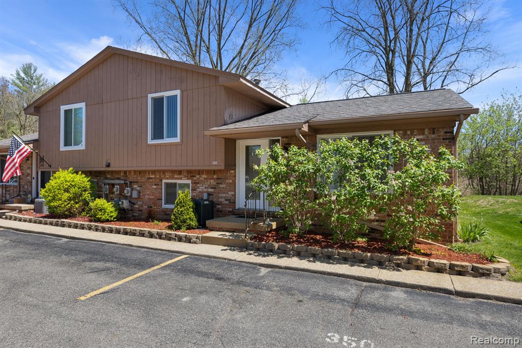 350 Oakwood Road, Ortonville, MI 48462 — Photo 3