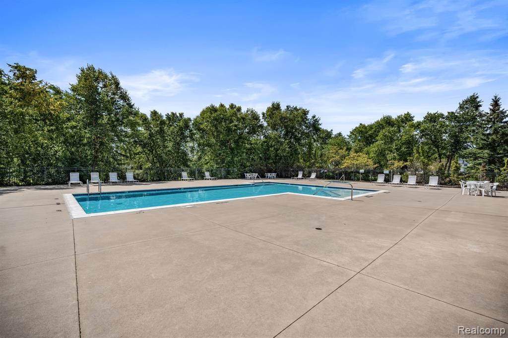 17200 Addington Drive, Commerce Twp, MI 48390 — Photo 31