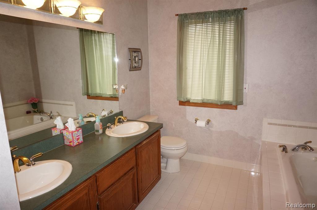 49954 Willowood Drive, Macomb, MI 48044 — Photo 24