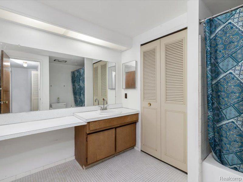 8299 KARAM Boulevard, 1, Warren, MI 48093 — Photo 13