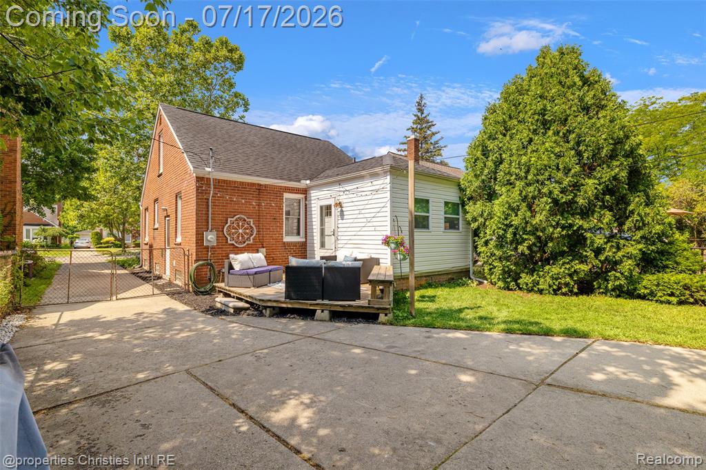 20855 Lochmoor Street, Harper Woods, MI 48225 — Photo 35